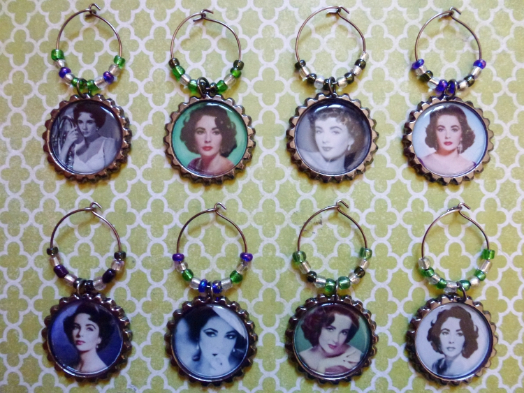 Elizabeth Taylor Wine Charm Set 1