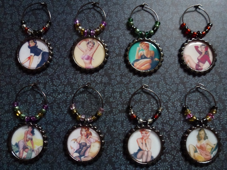 Vintage Pin Up Girls Wine Charms Set 1