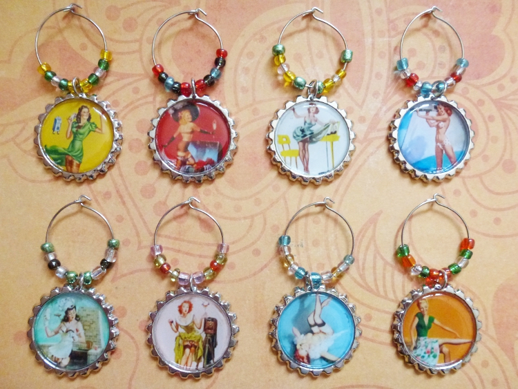 Vintage Pin Up Girls Wine Charms Set 4