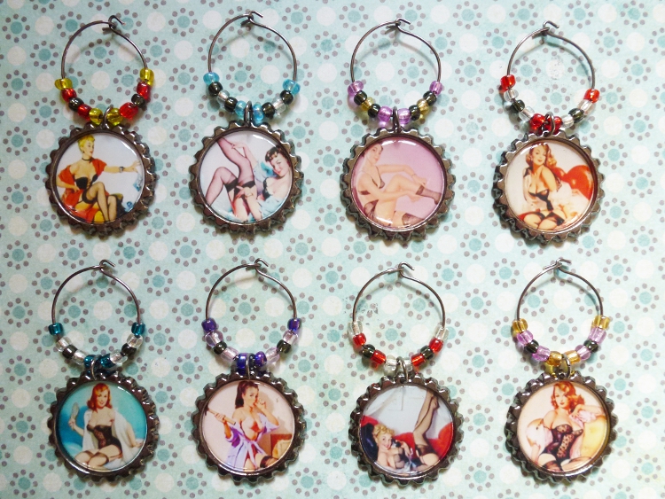 Vintage Pin Up Girls Wine Charms Set 5