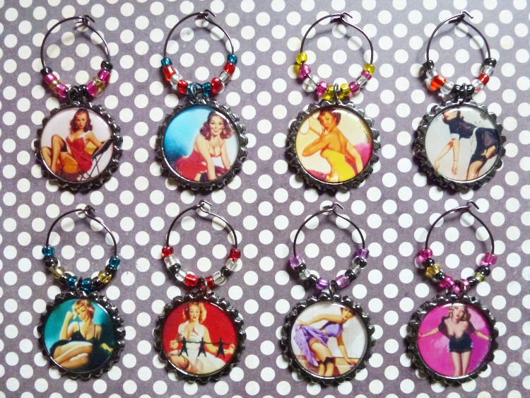 Vintage Pin Up Girls Wine Charms Set 7